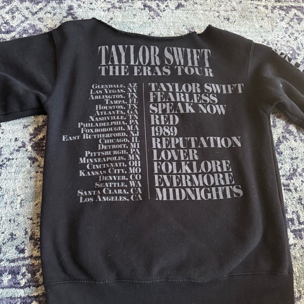 Taylor Swift The Eras Tour Self Cut Black Concert Crewneck Pullover Size Small - Picture 5 of 9